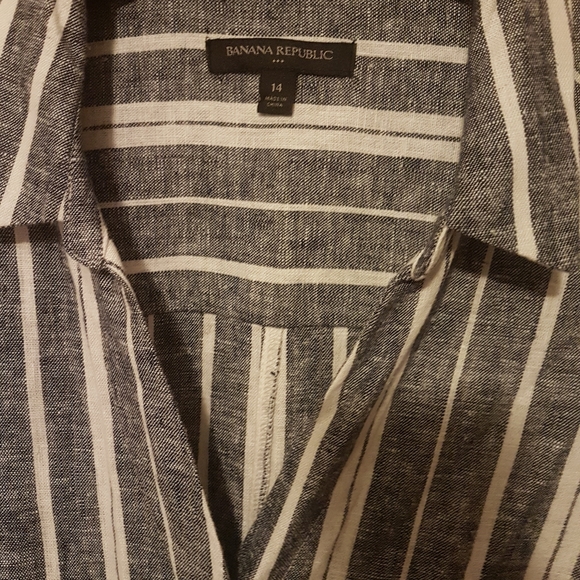 Size 14 dresses, but fits smaller. Shoes size 10 - Picture 5 of 8